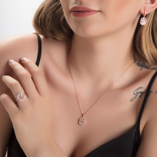 Kare Taş Detaylı Rose Kaplama Gümüş Set Kare Taş Detaylı Rose Kaplama Gümüş Set